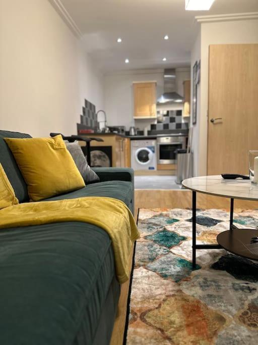 런던 Entire Flat In Ealing 아파트 외부 사진