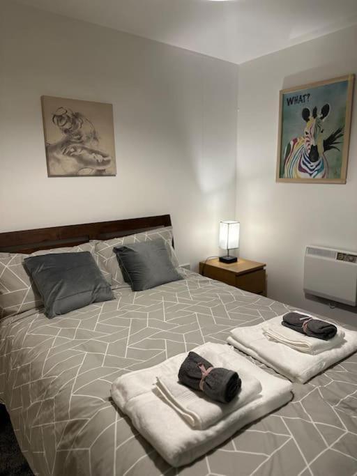 런던 Entire Flat In Ealing 아파트 외부 사진