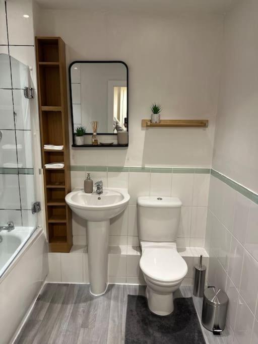 런던 Entire Flat In Ealing 아파트 외부 사진